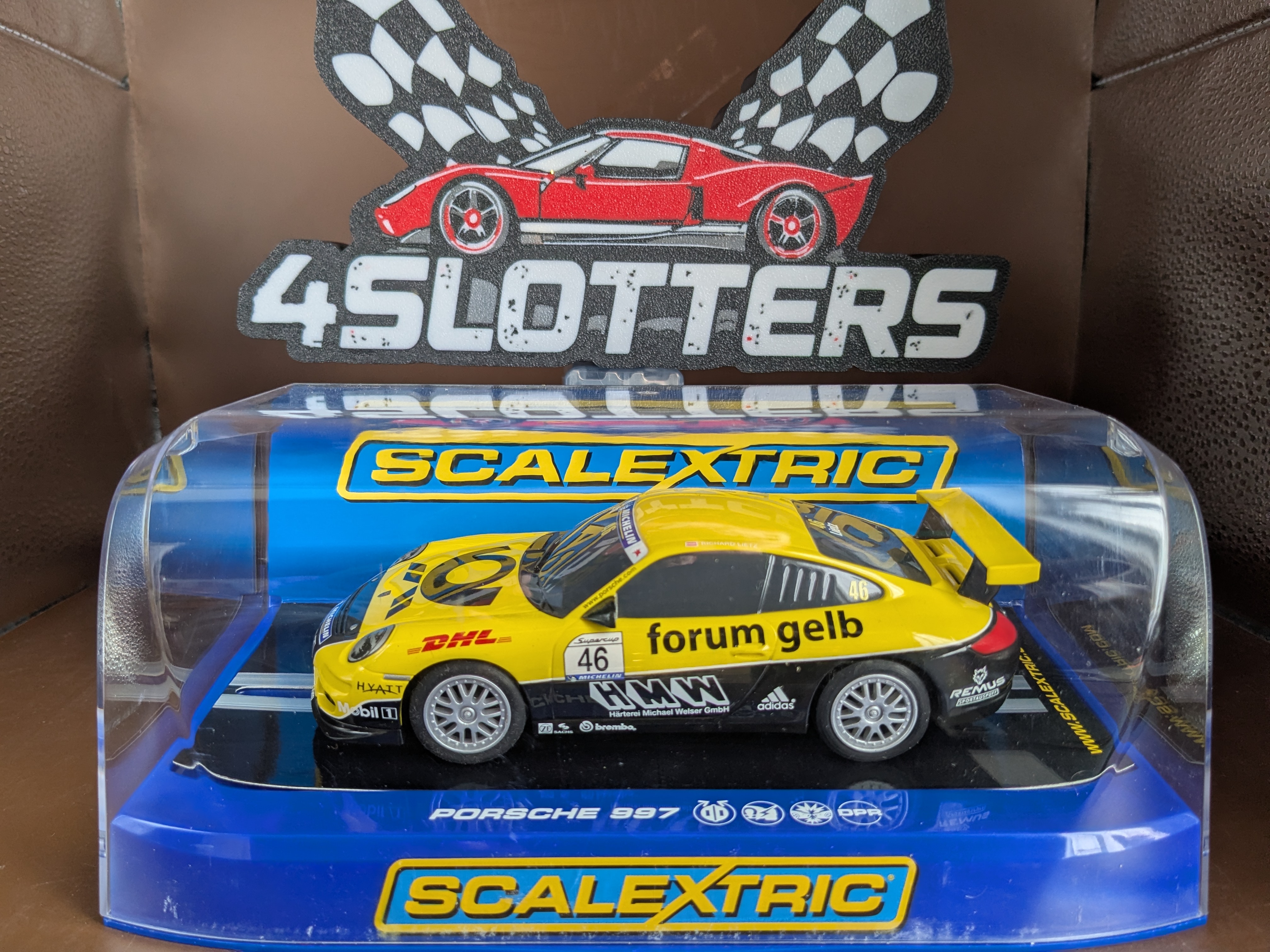 Scalextric Porsche 997 GT3 #46 Forum Gelb