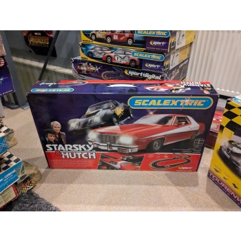 Scalextric SET Starsky & Hutch Chevrolet Corvette & Ford Gran Torino