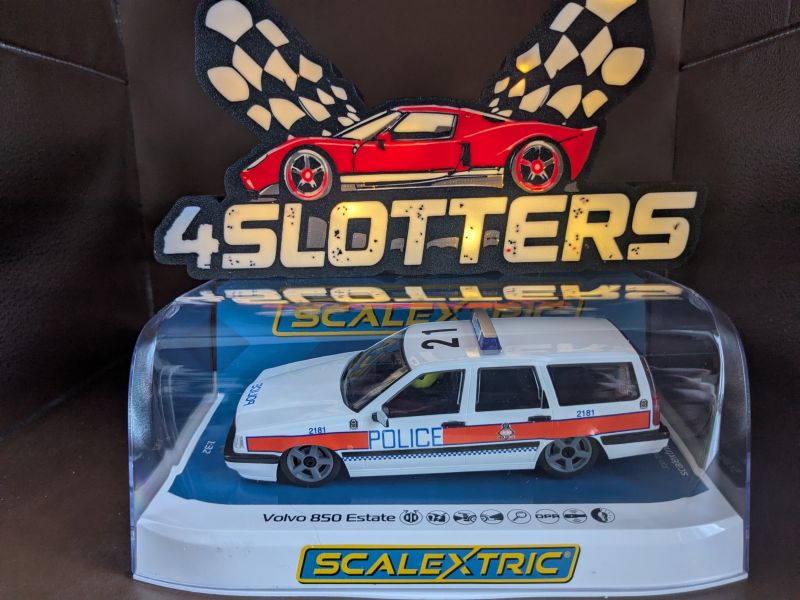 Scalextric Volvo 850 Estate Police Edition